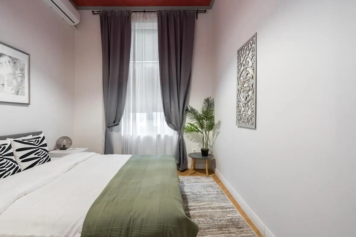 Superb 2Br Flat - Amzei Square Apartment Bucharest