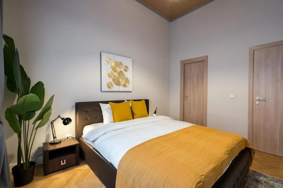 Superb 2Br Flat - Amzei Square Apartment Bucharest