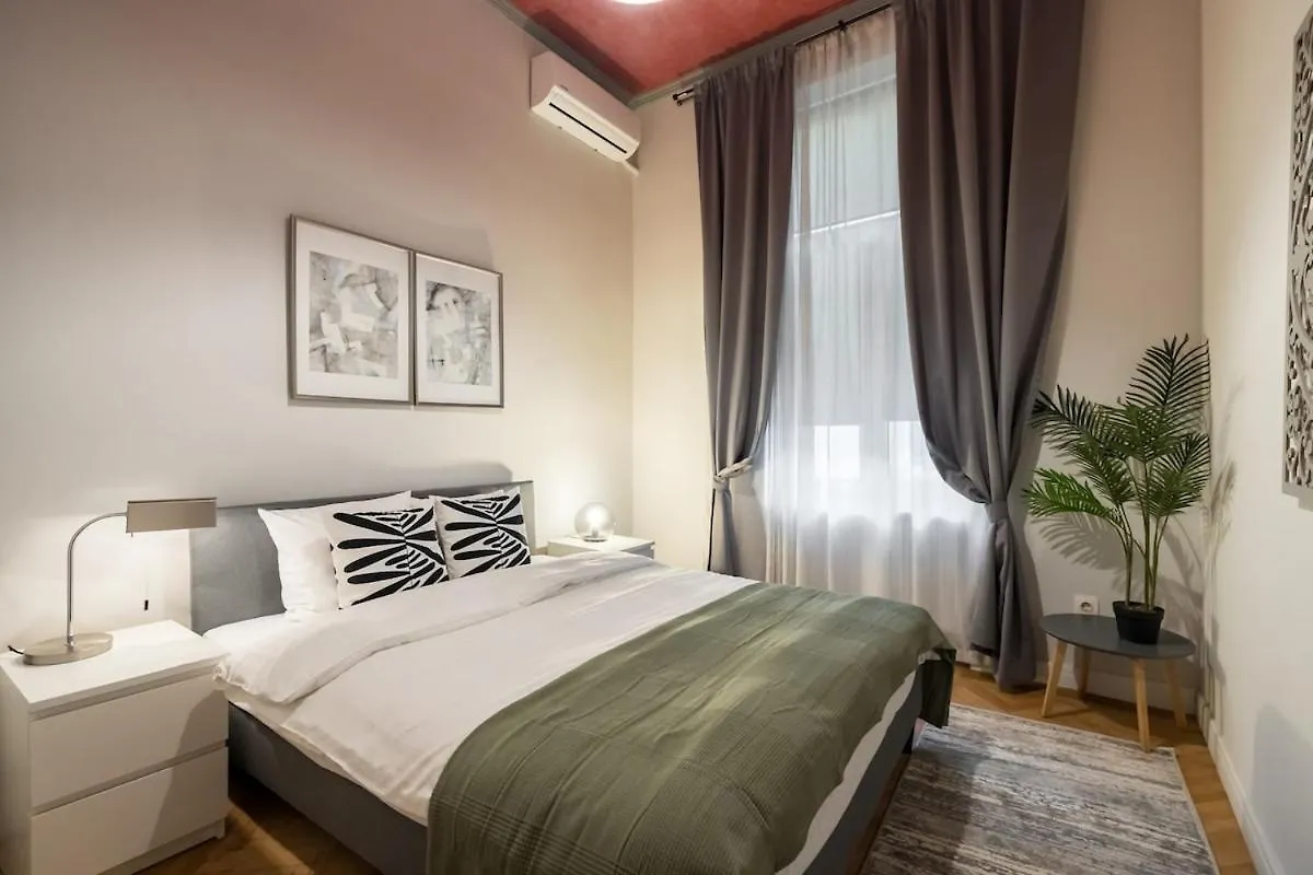 Superb 2Br Flat - Amzei Square Apartment Bucharest 0*,