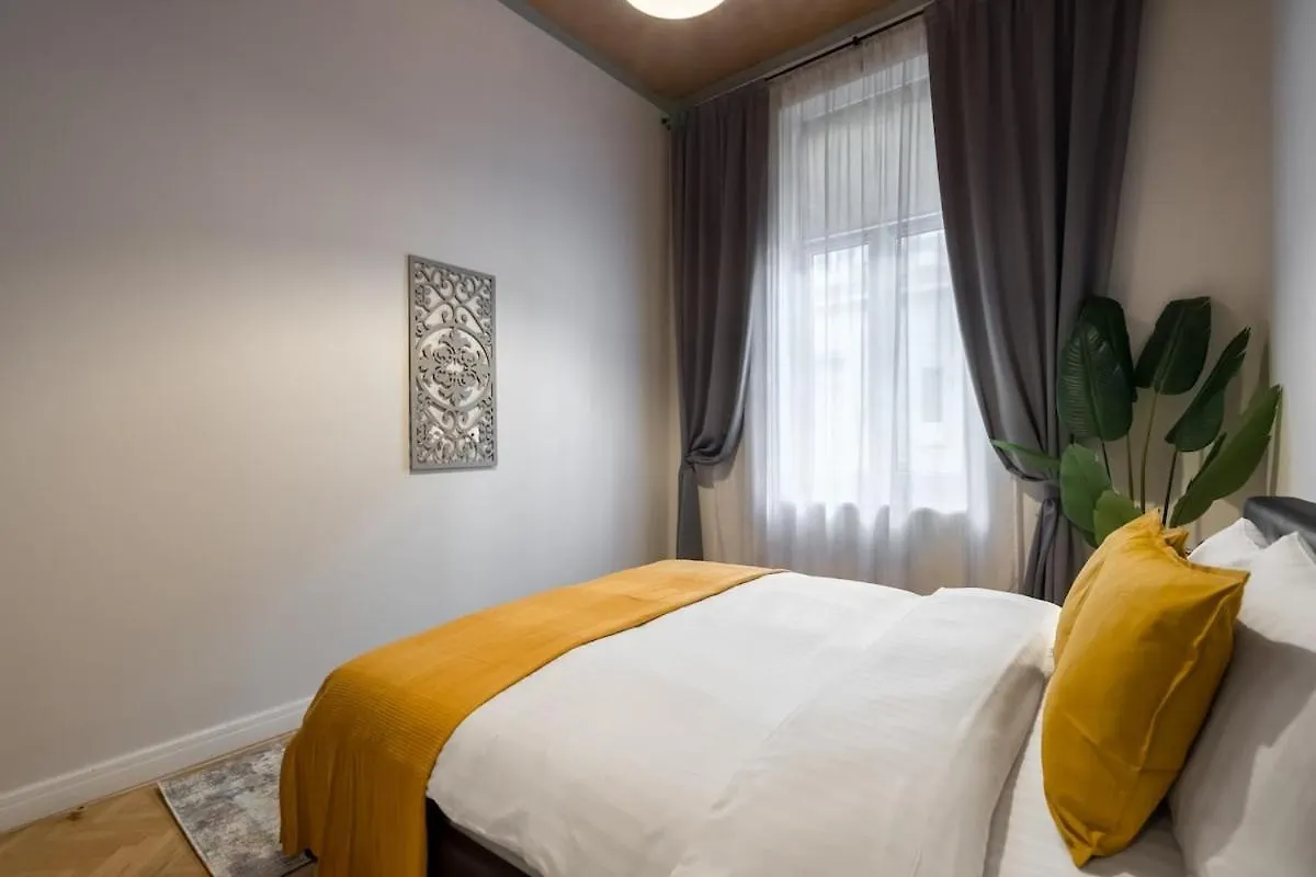 Superb 2Br Flat - Amzei Square Apartment Bucharest